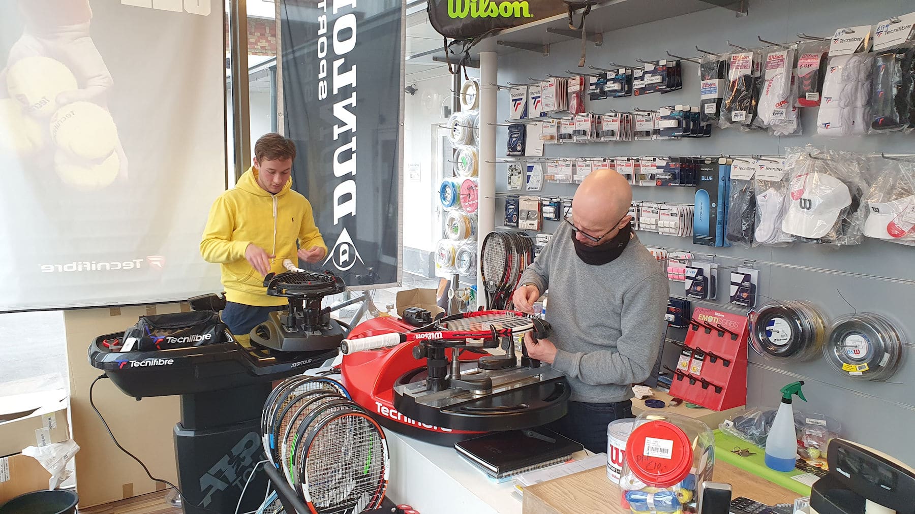 Racketshop de Bataaf - 24 uurs Bespanservice